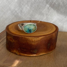 Load image into Gallery viewer, Oval Blue Apatite Ring
